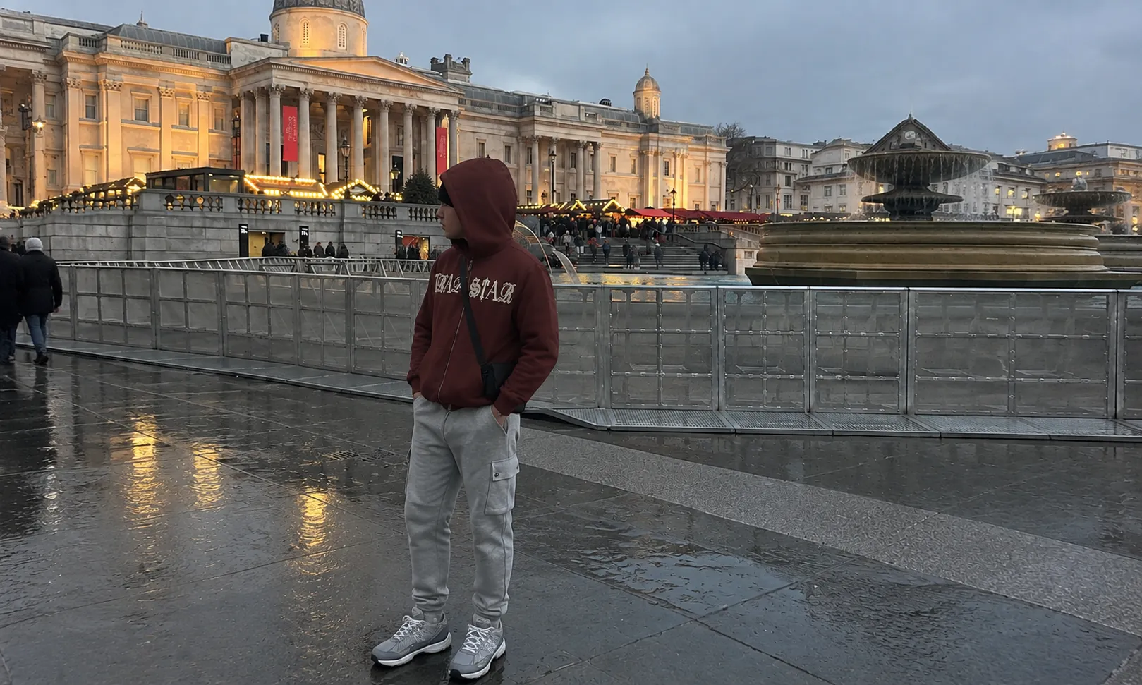 5 sposobów na stylowe noszenie bluzy Trapstar